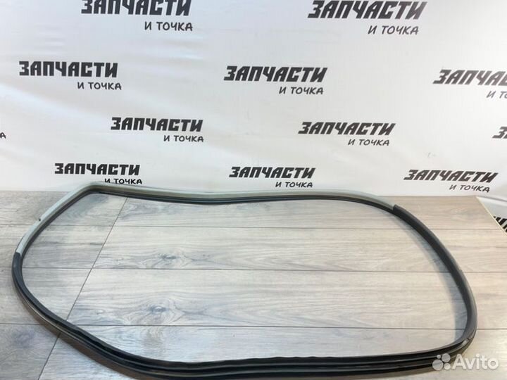 Уплотнительная резинка боковой двери передняя