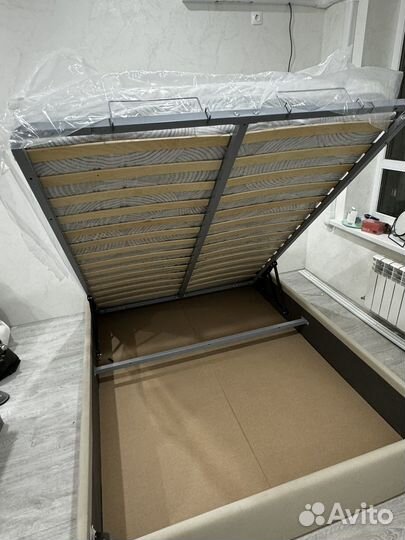 Кровать с матрасом 140 200