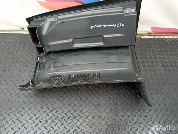 81617016205 Передняя панель салона правая