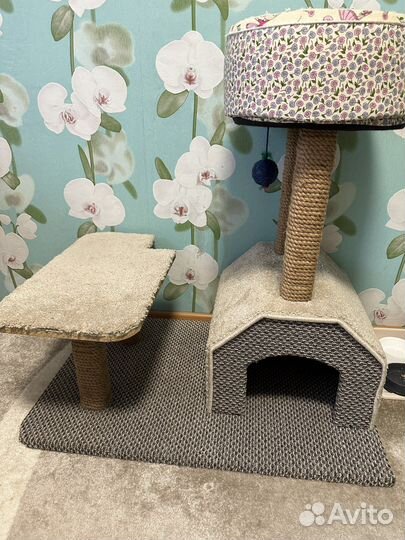 Домик лежанка для кошки с когтеточкой