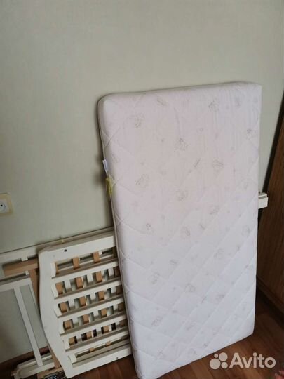 Кровать с матрасом