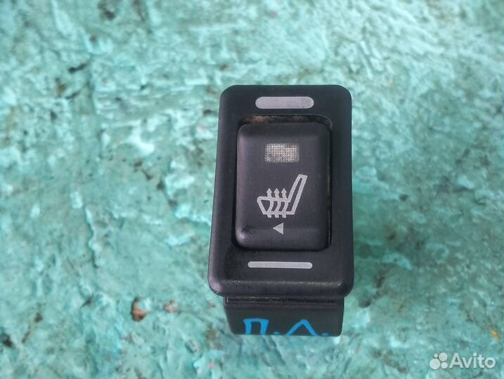 Кнопка обогрева сидений передняя левая Nissan