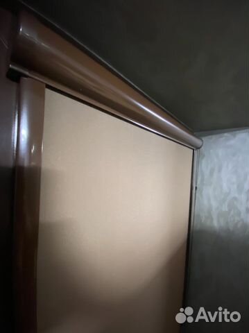 Рулонные шторы в кориченевом коробе