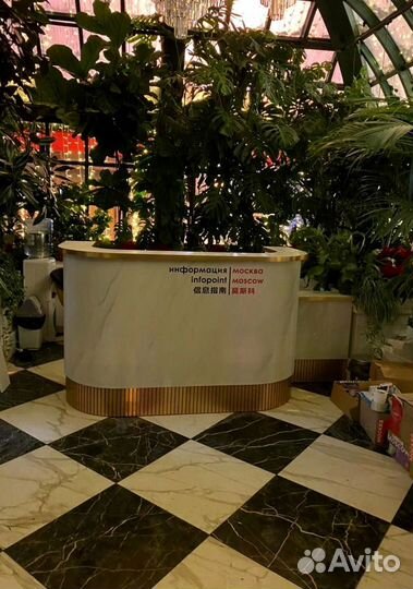 Стойка для автосалонов