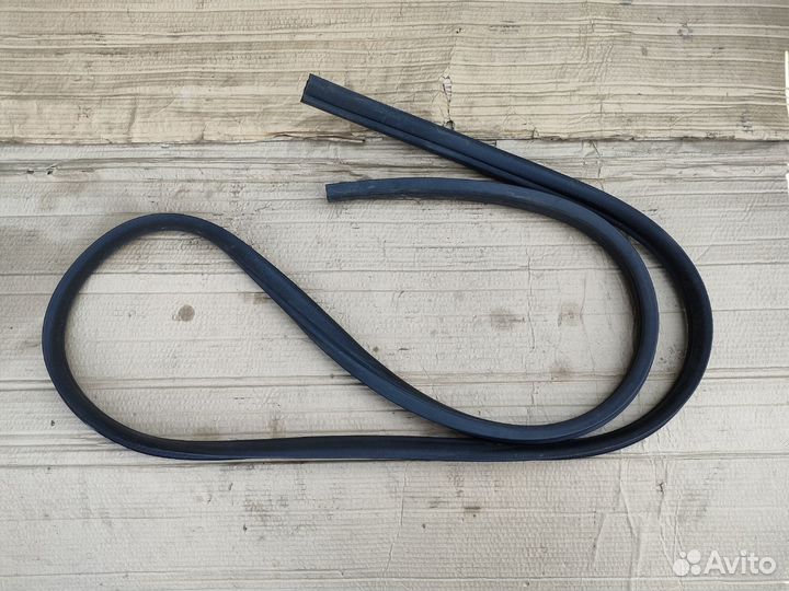 Уплотнитель дверного проема передний Ford Focus 3