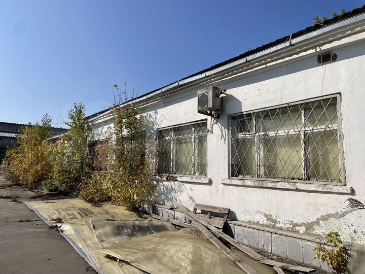 Отдельностоящее здание с землей, 680.8 м²