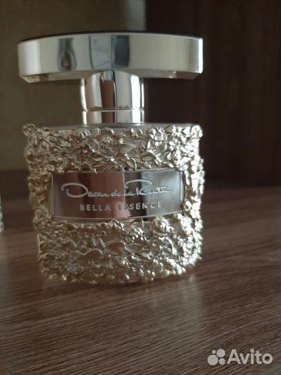 Bella Essence Oscar de la Renta