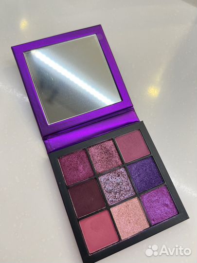 Huda Beauty Amethyst