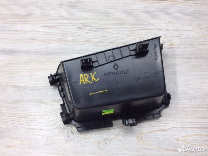 Ящик передней консоли Renault Arkana пробег 46