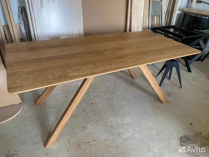 Стол обеденный (массив дуба)