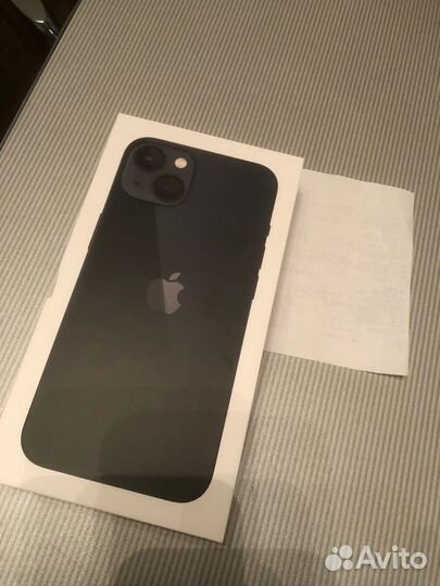 Телефон iPhone 13