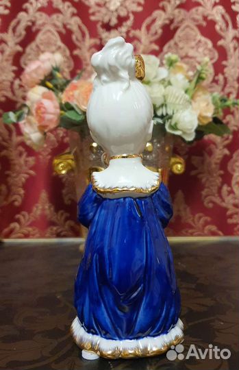 Статуэтка фарфор