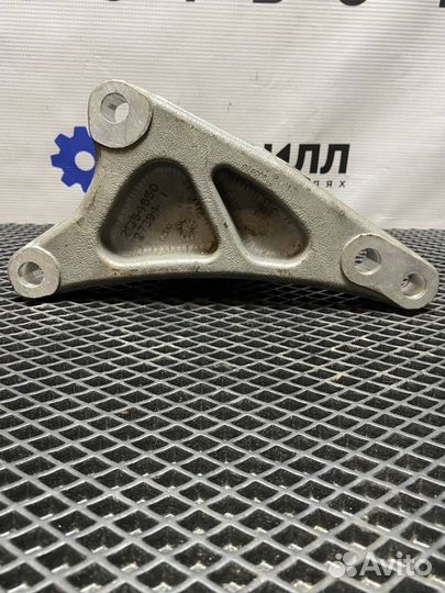 Кронштейн двигателя задний правый Volvo FH4