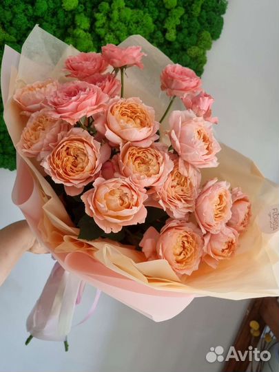 Букеты из кустовых пионовидных роз