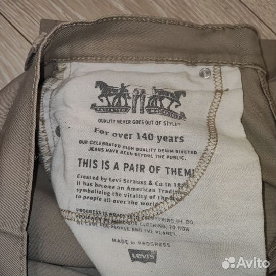 Джинсы Levi's 512 бежевые