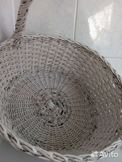 Корзина плетеная из бумажной лозы