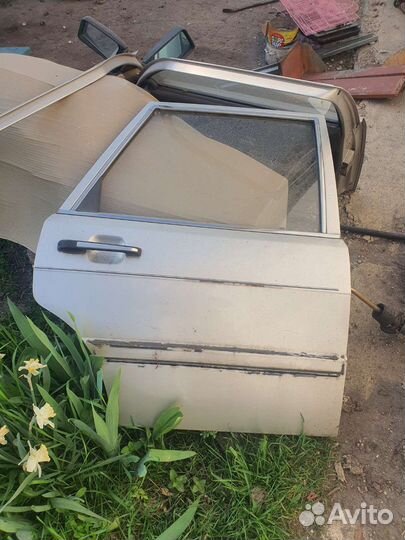 Двери на audi 80 (селёдка)и двиготель 1,8 кар 5 с