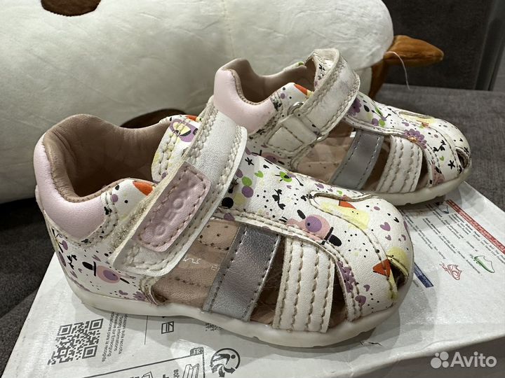 Сандали для девочки на первые шаг