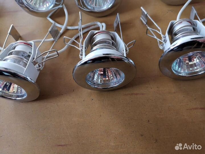 Потолочный встраеваемый светильник