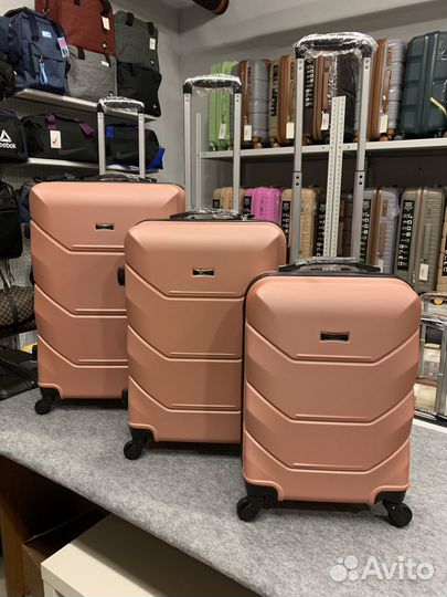 Чемодан Прочный