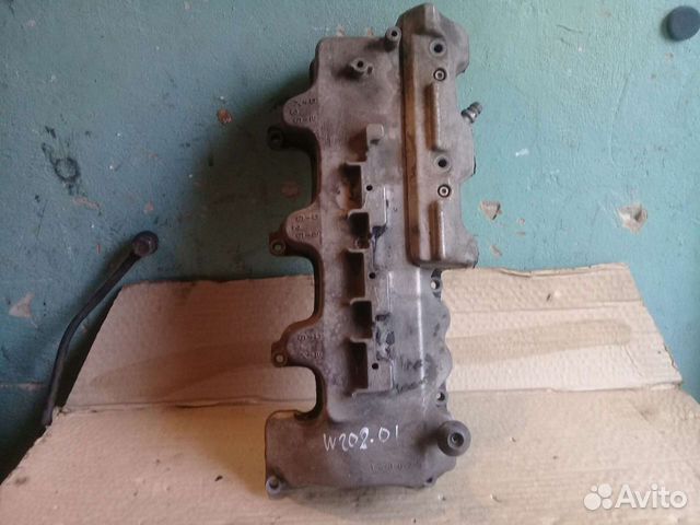 Крышка клапанная правая Mercedes W202 C240