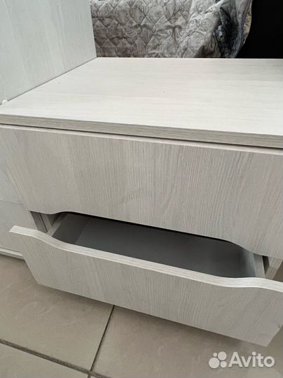 Тумба прикроватная