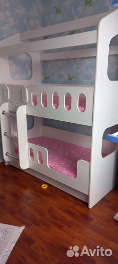 Двухъярусная кровать