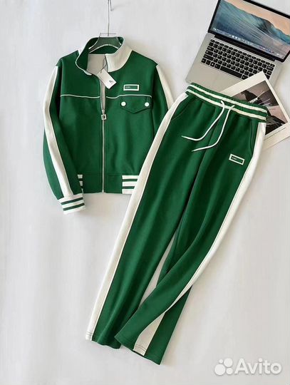 Спортивный костюм женский