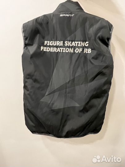 Костюм для фигурного катания + чехлы для коньков