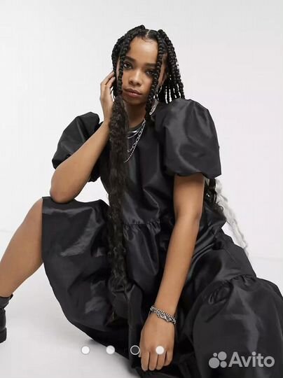 Черное свободное платье из тафты