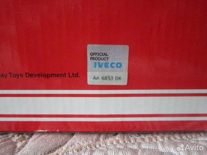 Конструктор, железный человек и модель грузовика