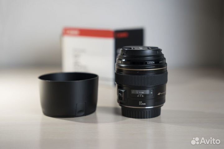 Canon EF 85mm f/1.8 USM