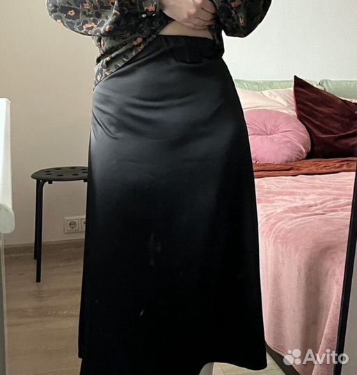 Атласная юбка миди