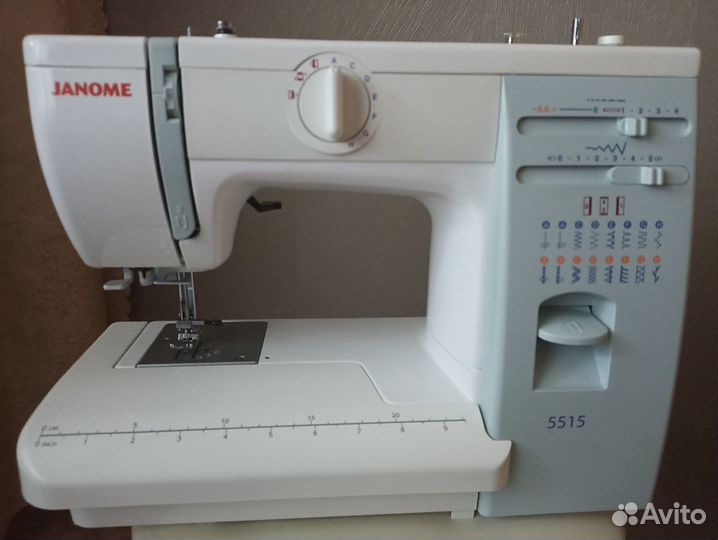 Продам швейную машинку