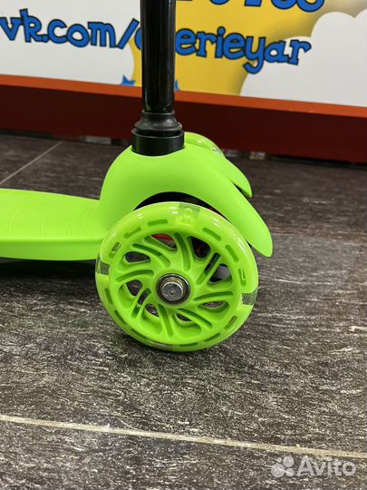 Самокат детский трехколесный со светящимися колеса