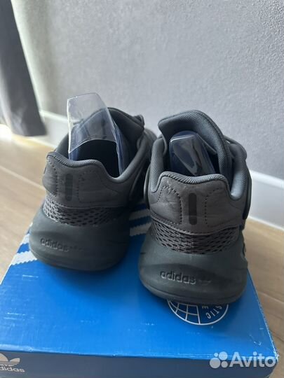 Кроссовки adidas ozelia