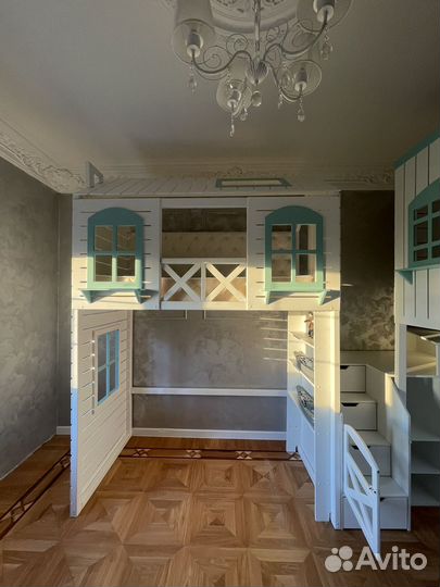 Детская двухярусная кровать домик