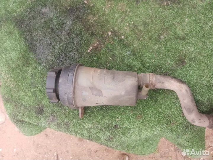 Бачок гур Ford Focus 2008