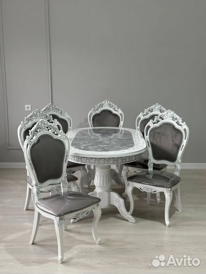 Стол со стулом