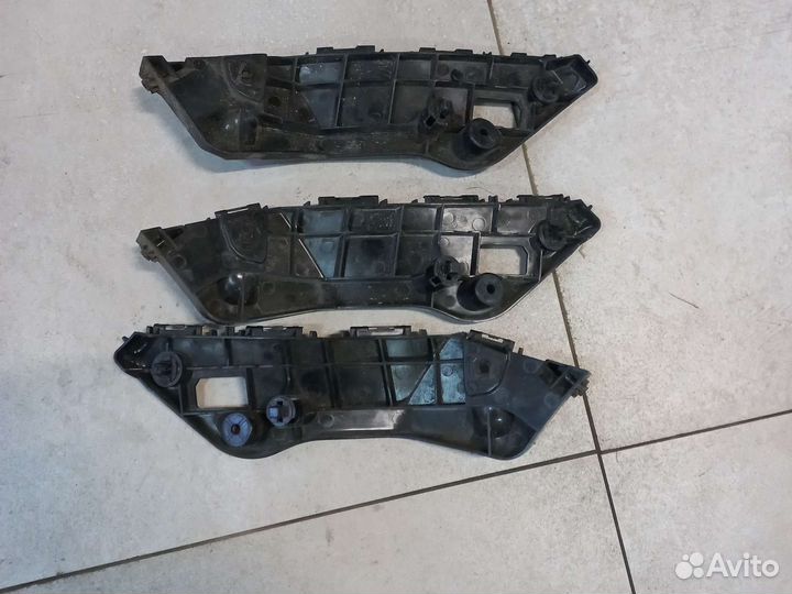 Кронштейн R L переднего бампера Toyota Rav4 40