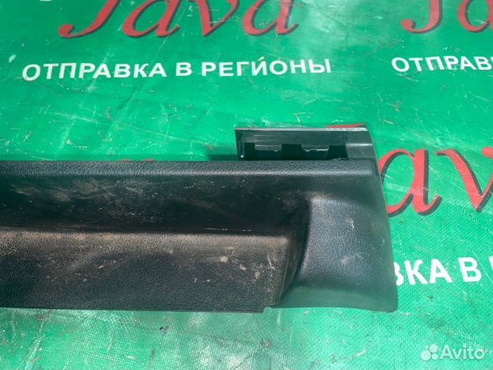 Заглушка крепления сиденья передняя правая