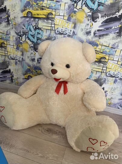 Большой мягкий медведь