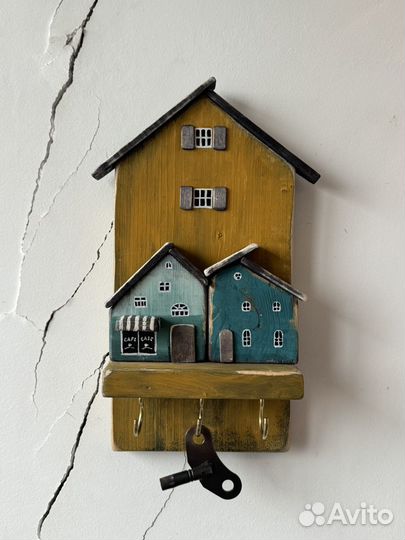 Деревянная ключница настенная