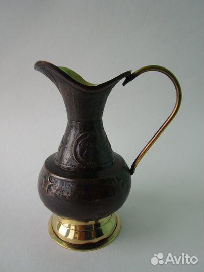 Винтажный кувшинчик латунь тяжелый красивый
