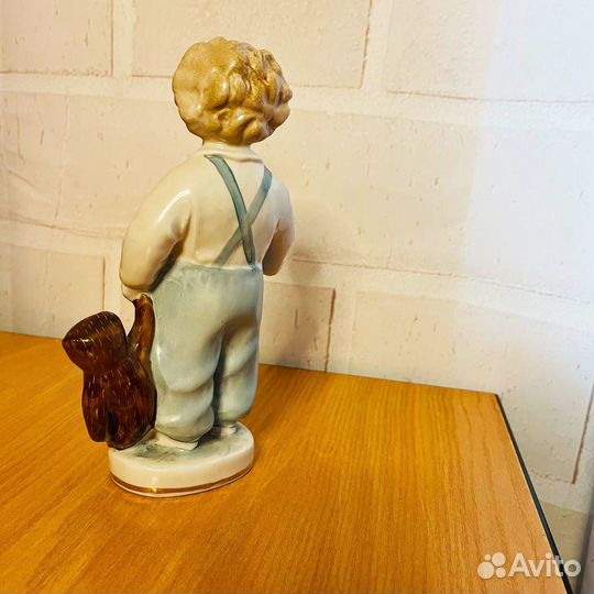 Статуэтка мальчик с мишкой лфз
