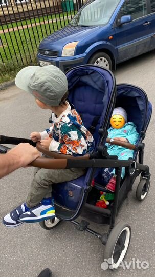 Коляска для двойни паровозик