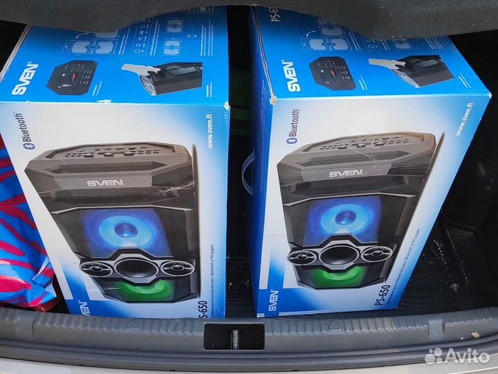 Пара стерео колонок по 50 ватт каждая