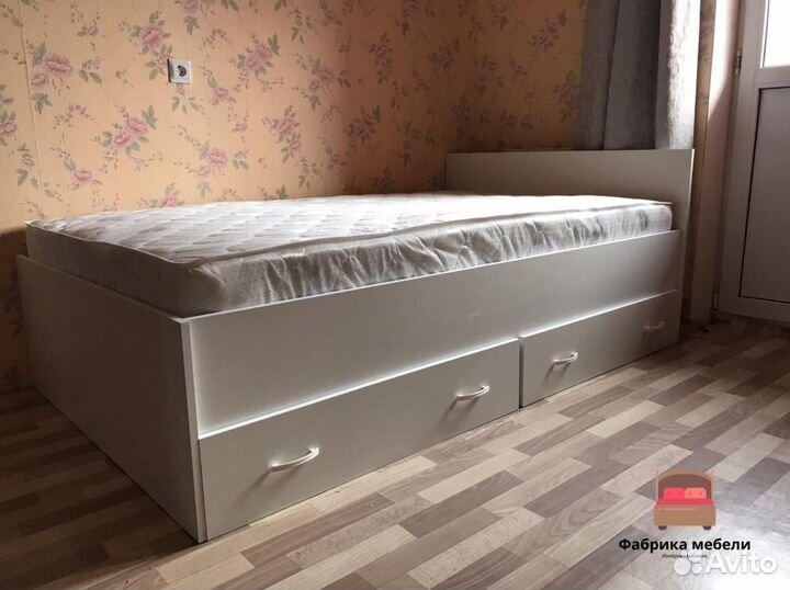 Кровать