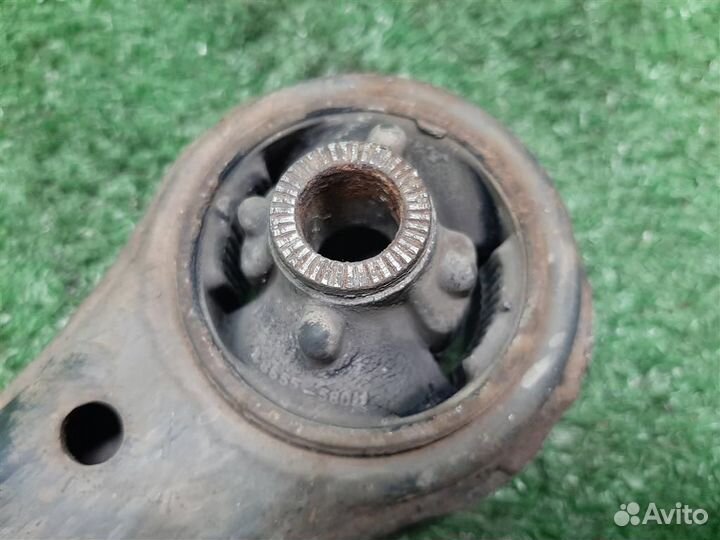 Рычаг передний левый нижний Lexus RX300 (MCU35) 2