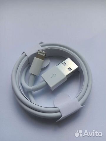 Зарядный шнур на iPhone